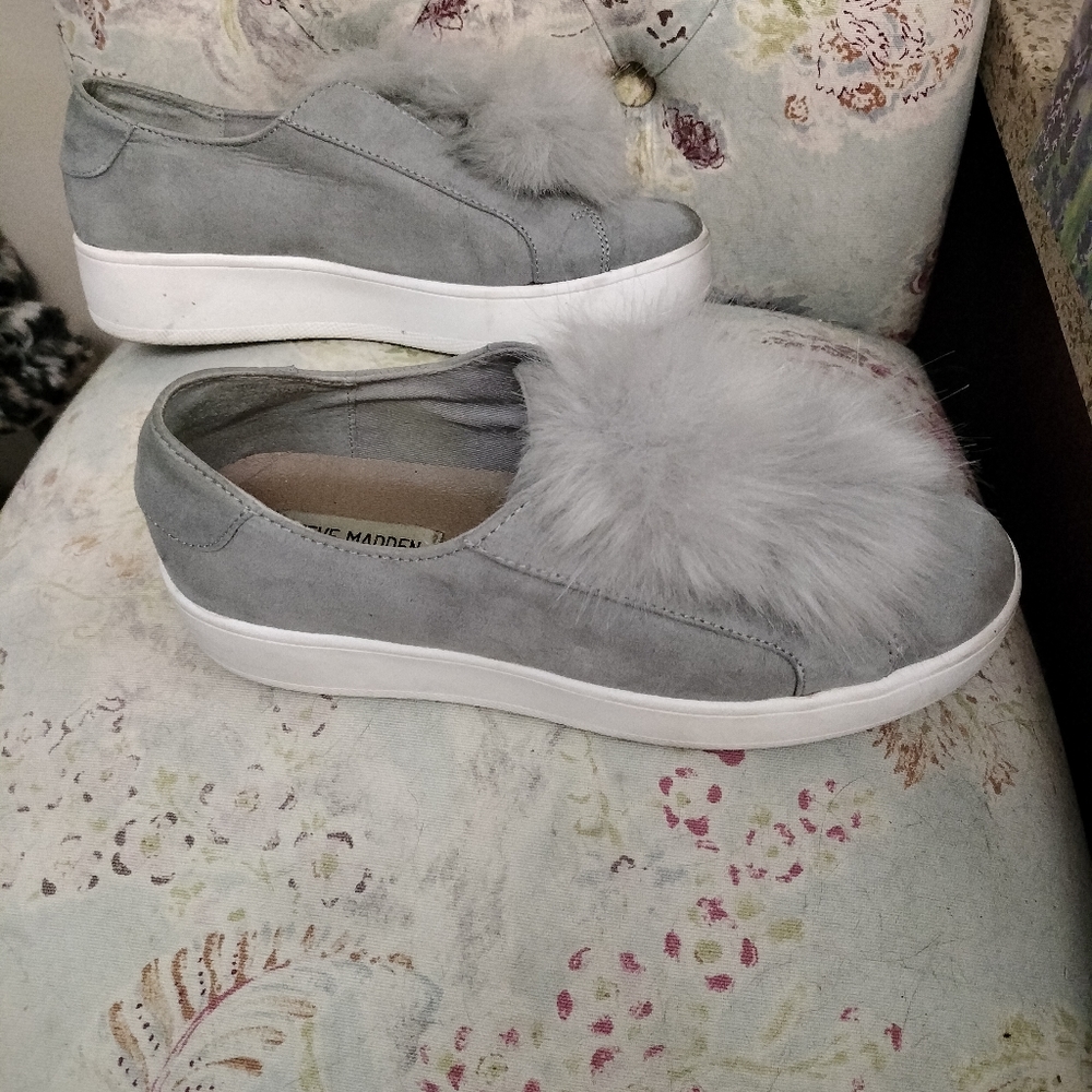 Steve Madden Pom Pom Slip on Sneakers size 9 - Picture 2 of 5